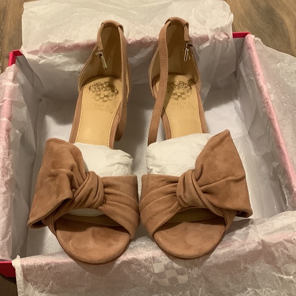 Vince Camuto BRAND NEW NEVER WORN Cute fancy kitten heels for party - Picture 2 of 4